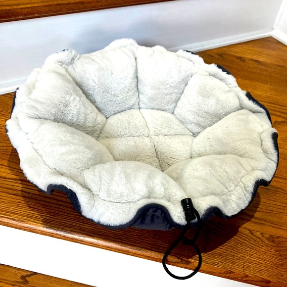 BOWSERS BUTTERCUP BED In Super Gently Used Condition! - Picture 2 of 6